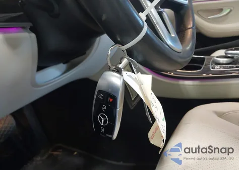 2019 Mercedes-Benz E 300 4Matic z USA, uszkodzony, nr VIN WDDZF4KB9KA531292